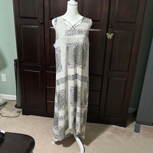 White and Gray Sleeveless V-Neck Maxi Sundress